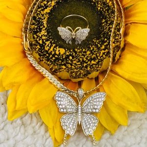 Woman 18k gold layered jewelry 💛